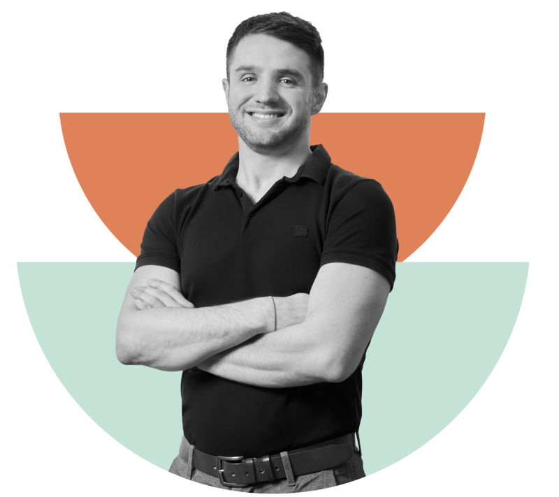 Zdeno Konečný, CEO Krejty (v pozadí barevné půlkruhy)